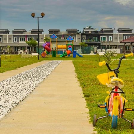 Setia Home Sitiawan Ktv 12+4 Pax エクステリア 写真